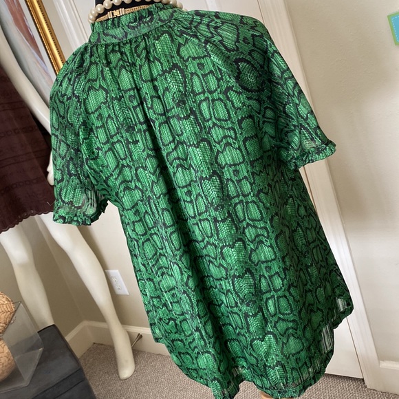 Brilliant green sheer lined top by Birgitte Herskind🌿 - Picture 9 of 12